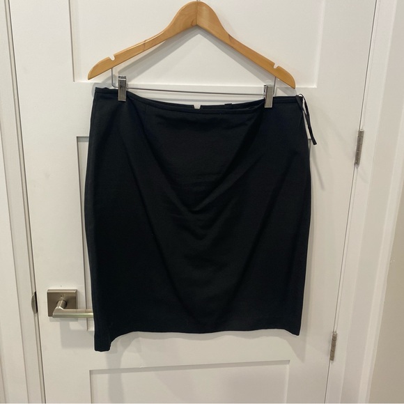 Vintage Studio Tahari black Summer 2 pc Suit w Rose Buttons 3/4 Sleeves Size 16 - Picture 3 of 7